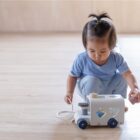 Autobus Escolar Encajable Orchard Plantoys