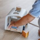 Autobus Escolar Encajable Orchard Plantoys