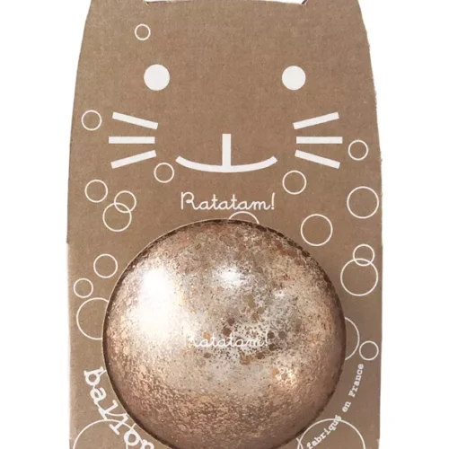 El Ballon Burbuja Cuivre de 22 cm de diámetro está fabricado a mano en Francia y se entrega en su precioso embalaje de gato. Además, con sus brillos y precioso color azul, esta pelota es toda una aventura para los sentidos. El balón Burbuja Cobre es ligero y se entrega hinchado. En caso de necesidad se puede rellenar con un hinchador de balones estándar. Material PVC Peso 0.200 kg