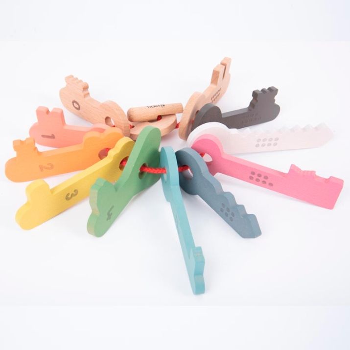 LLAVES DE MADERA PARA ENHEBRAR Y CONTAR Llaves arcoíris para enhebrar y contar