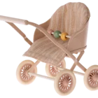 Cochecito para bebé de color Rosa Maileg