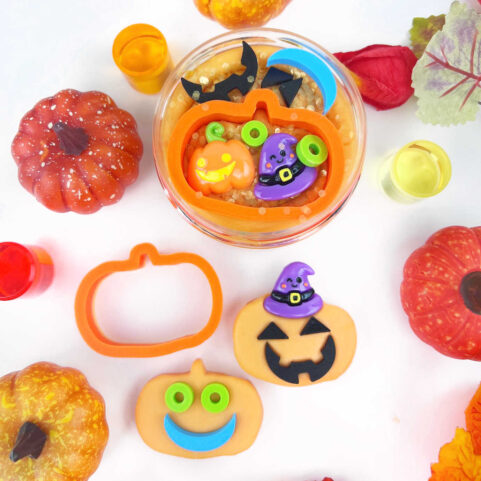 Plastilina Build a Pumpkin Surprise Pot